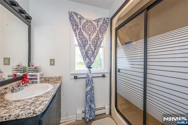 6 May Avenue, Pequannock Township, NJ 07444