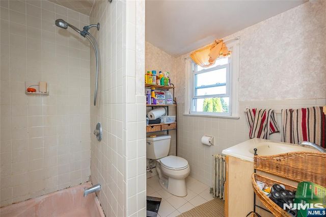 6 May Avenue, Pequannock Township, NJ 07444