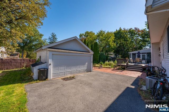 6 May Avenue, Pequannock Township, NJ 07444