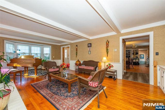 6 May Avenue, Pequannock Township, NJ 07444