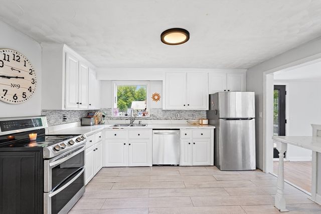76 Faith Ave, Dracut, MA 01826