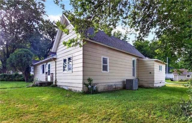 935 W Walnut Street, Nevada, MO 64772