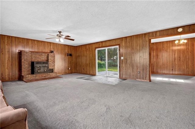 935 W Walnut Street, Nevada, MO 64772