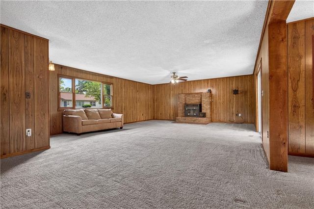 935 W Walnut Street, Nevada, MO 64772