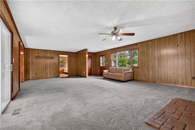 935 W Walnut Street, Nevada, MO 64772