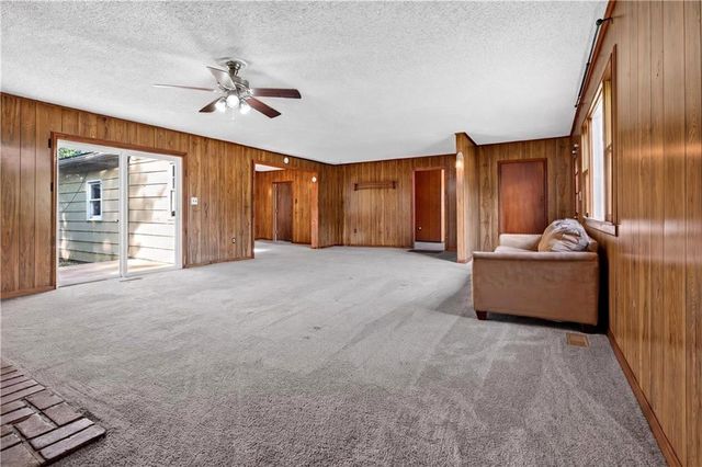 935 W Walnut Street, Nevada, MO 64772