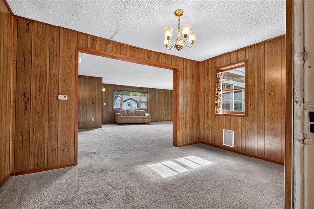 935 W Walnut Street, Nevada, MO 64772