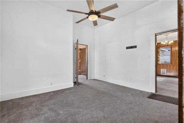 935 W Walnut Street, Nevada, MO 64772