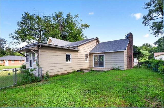 935 W Walnut Street, Nevada, MO 64772
