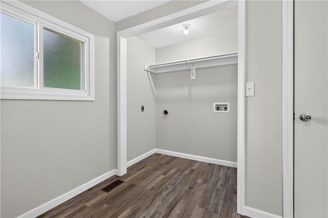 935 W Walnut Street, Nevada, MO 64772