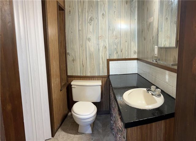 935 W Walnut Street, Nevada, MO 64772