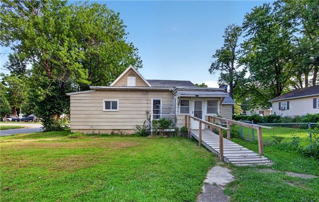 935 W Walnut Street, Nevada, MO 64772