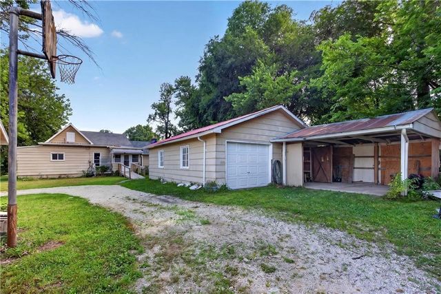 935 W Walnut Street, Nevada, MO 64772