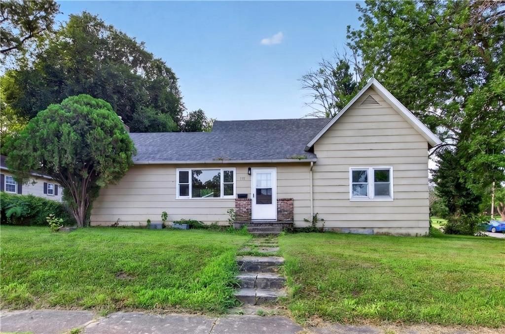 935 W Walnut Street, Nevada, MO 64772