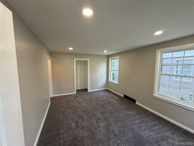 7720 Asbury Park, Detroit, MI 48228