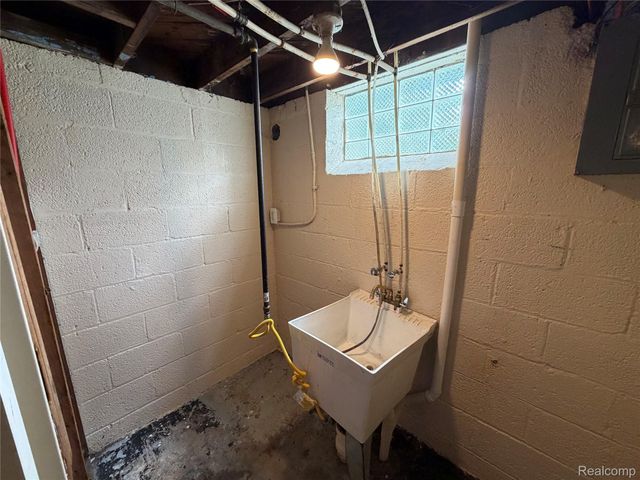 7720 Asbury Park, Detroit, MI 48228