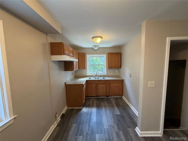 7720 Asbury Park, Detroit, MI 48228