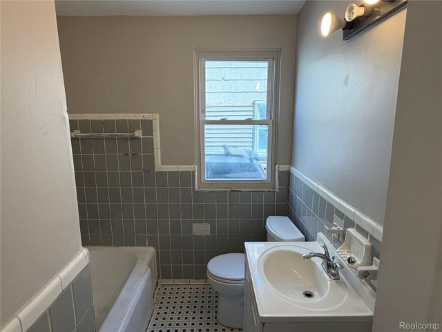7720 Asbury Park, Detroit, MI 48228