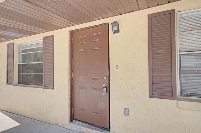 830 N CLAKE STREET, Deland, FL 32724