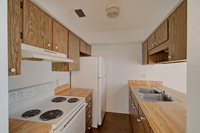 830 N CLAKE STREET, Deland, FL 32724