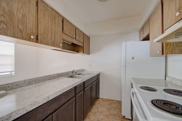 830 N CLAKE STREET, Deland, FL 32724