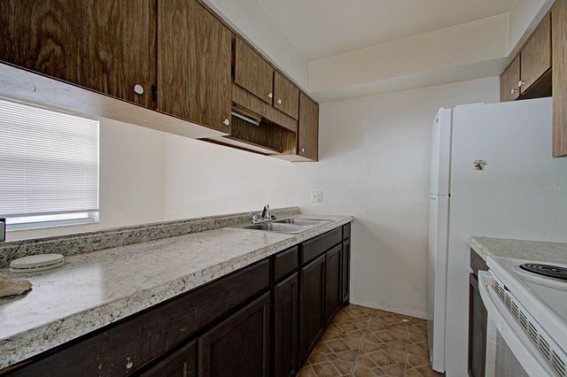 830 N CLAKE STREET, Deland, FL 32724