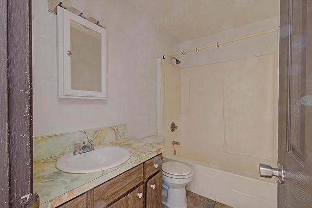 830 N CLAKE STREET, Deland, FL 32724