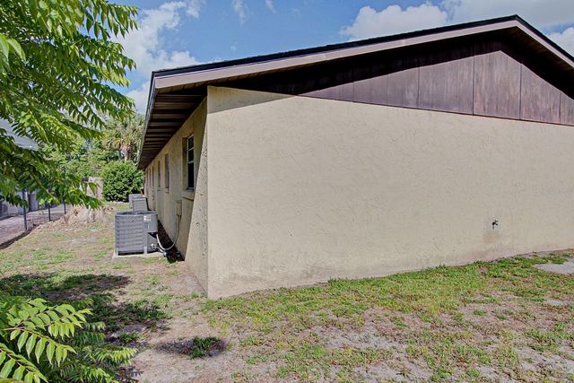830 N CLAKE STREET, Deland, FL 32724