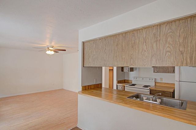830 N CLAKE STREET, Deland, FL 32724
