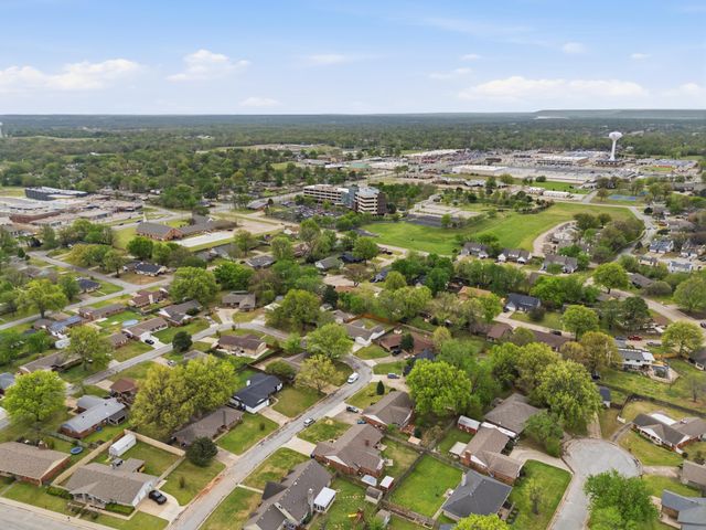 1009 W Canton Street, Broken Arrow, OK 74012