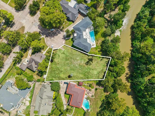 3 Plantation Road, Houston, TX 77024