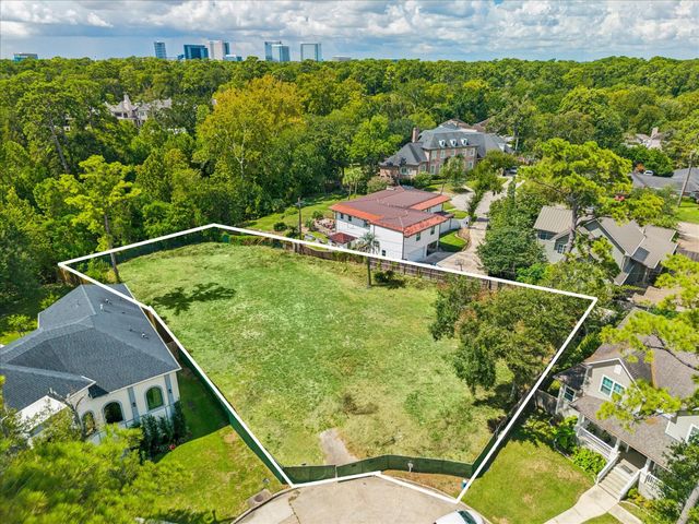 3 Plantation Road, Houston, TX 77024
