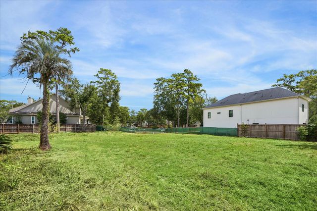 3 Plantation Road, Houston, TX 77024