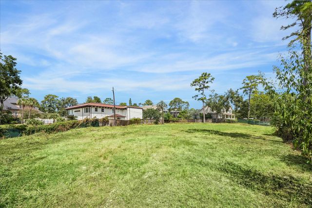 3 Plantation Road, Houston, TX 77024