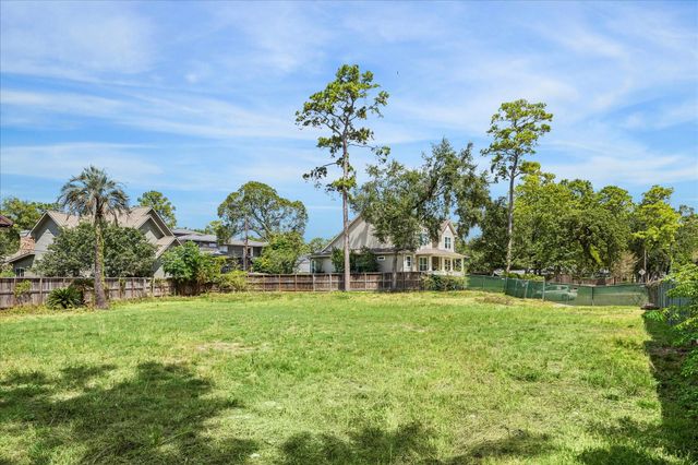 3 Plantation Road, Houston, TX 77024