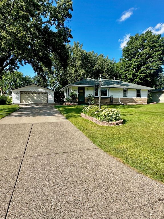 6808 Bethia Lane, Brooklyn Park, MN 55428