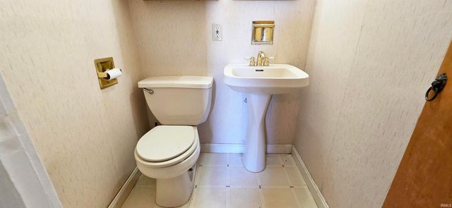 1218 N Cherry Street, Mount Carmel, IL 62863