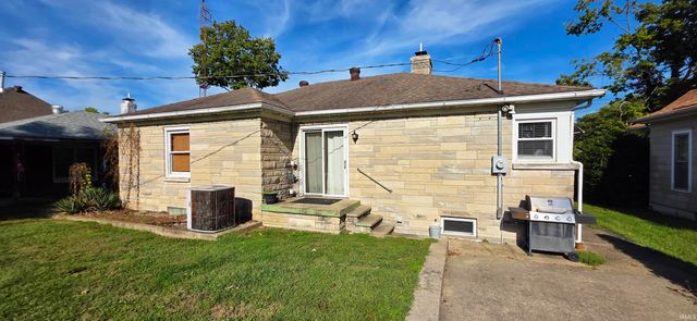 1218 N Cherry Street, Mount Carmel, IL 62863