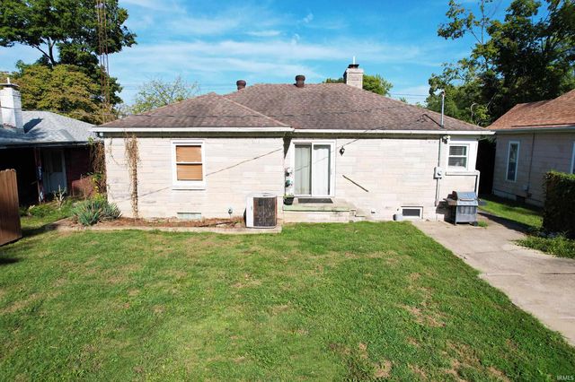 1218 N Cherry Street, Mount Carmel, IL 62863