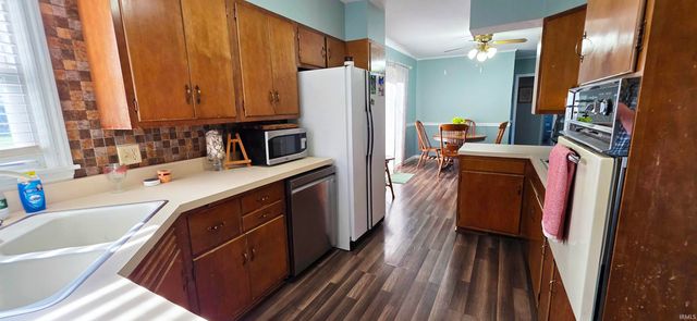 1218 N Cherry Street, Mount Carmel, IL 62863