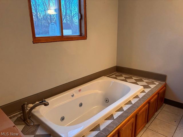 101 Westlake Lane, New Manchester, WV 26047