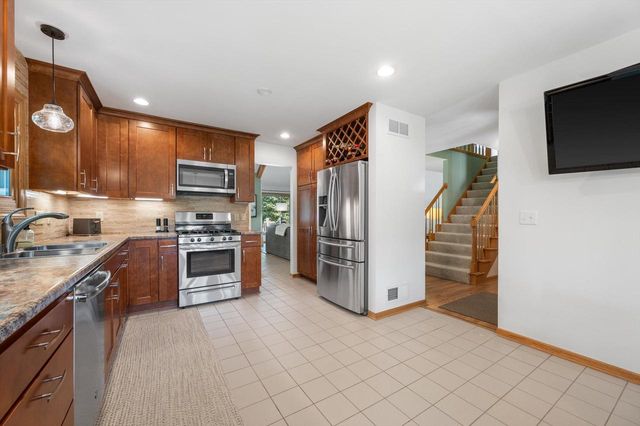 13300 W North LANE, New Berlin, WI 53151