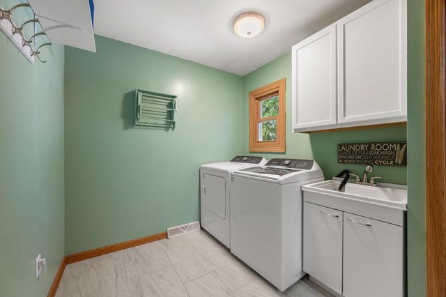 13300 W North LANE, New Berlin, WI 53151