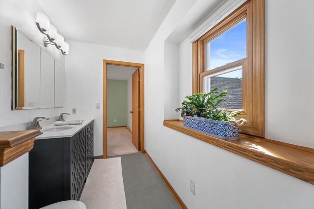 13300 W North LANE, New Berlin, WI 53151