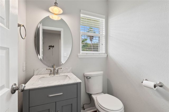 2012 Baywood Dr, Rockport, TX 78382