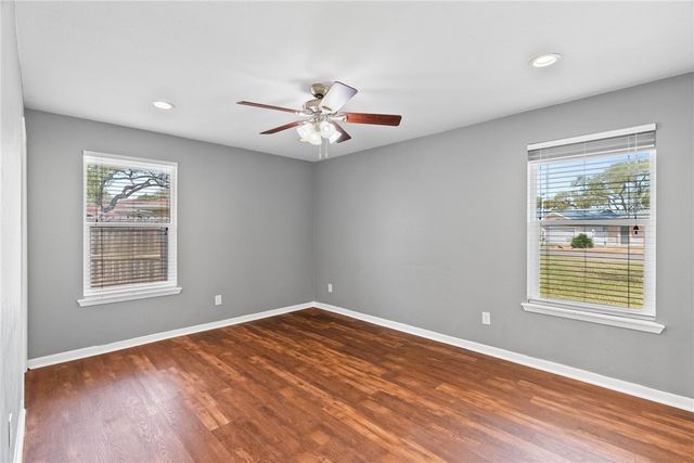 2012 Baywood Dr, Rockport, TX 78382