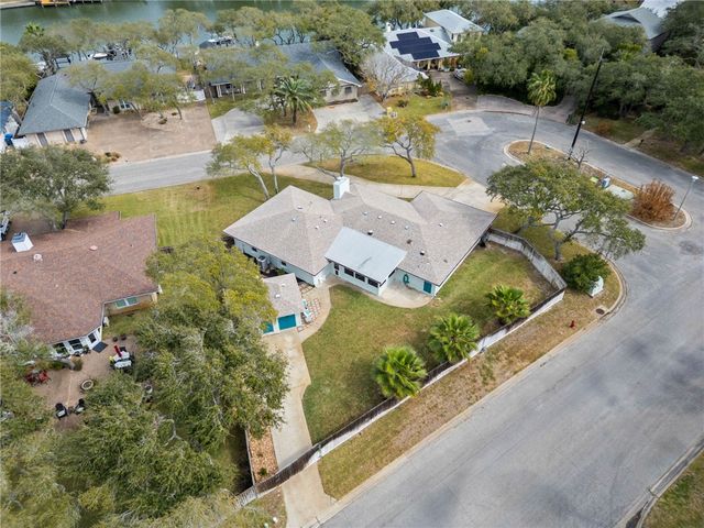 2012 Baywood Dr, Rockport, TX 78382