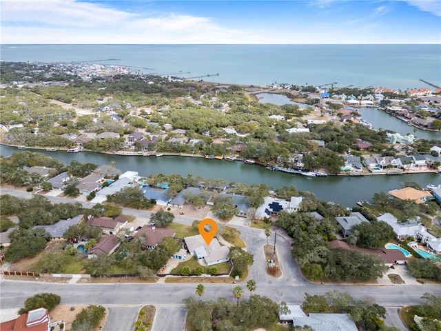 2012 Baywood Dr, Rockport, TX 78382