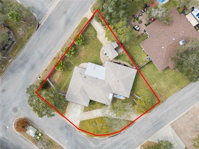 2012 Baywood Dr, Rockport, TX 78382