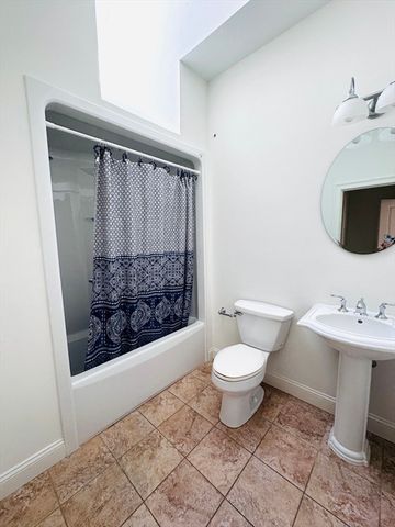 92 Johnson Woods Dr 92, Reading, MA 01867